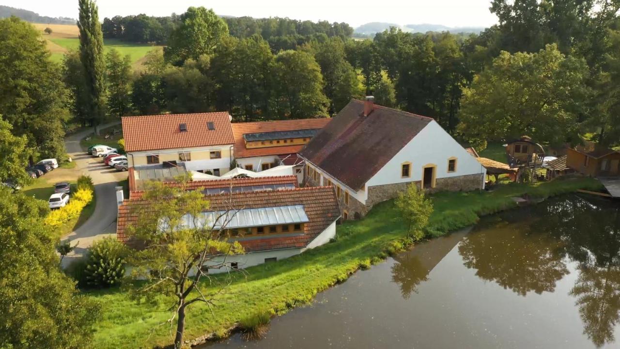 Viking Houses Strnadovsky Mlyn Jesenice  Zewnętrze zdjęcie